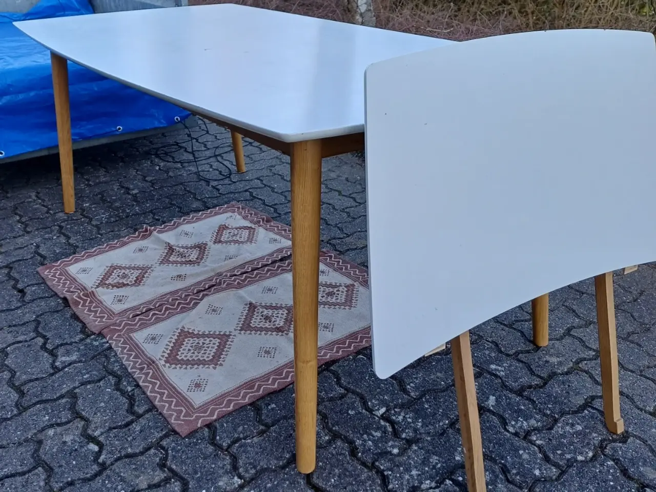 Billede 2 - Spisebord rektangulært hvid bordplade træben
