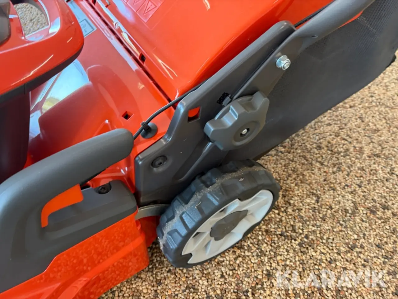 Billede 9 - Græsslåmaskine Husqvarna LC247i 1 styk