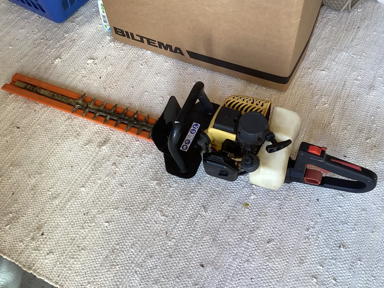 Billede 2 - Stihl HS 45 bensin hækkeklipper, 250kr.