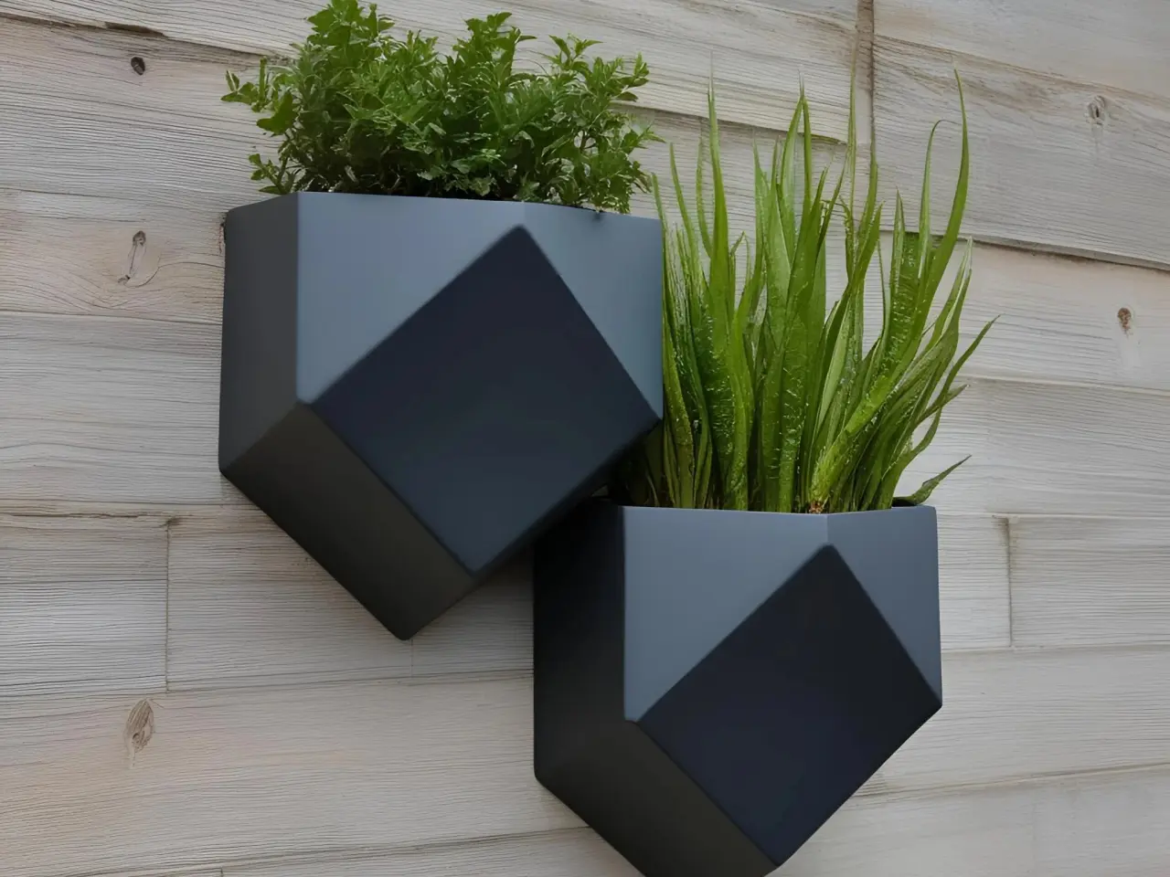 Billede 2 - Unik væghængt planteholder i low-poly design