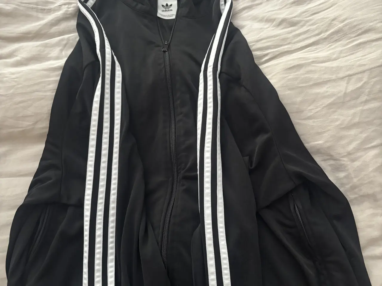 Billede 2 - Adidas jakke XL hel ny