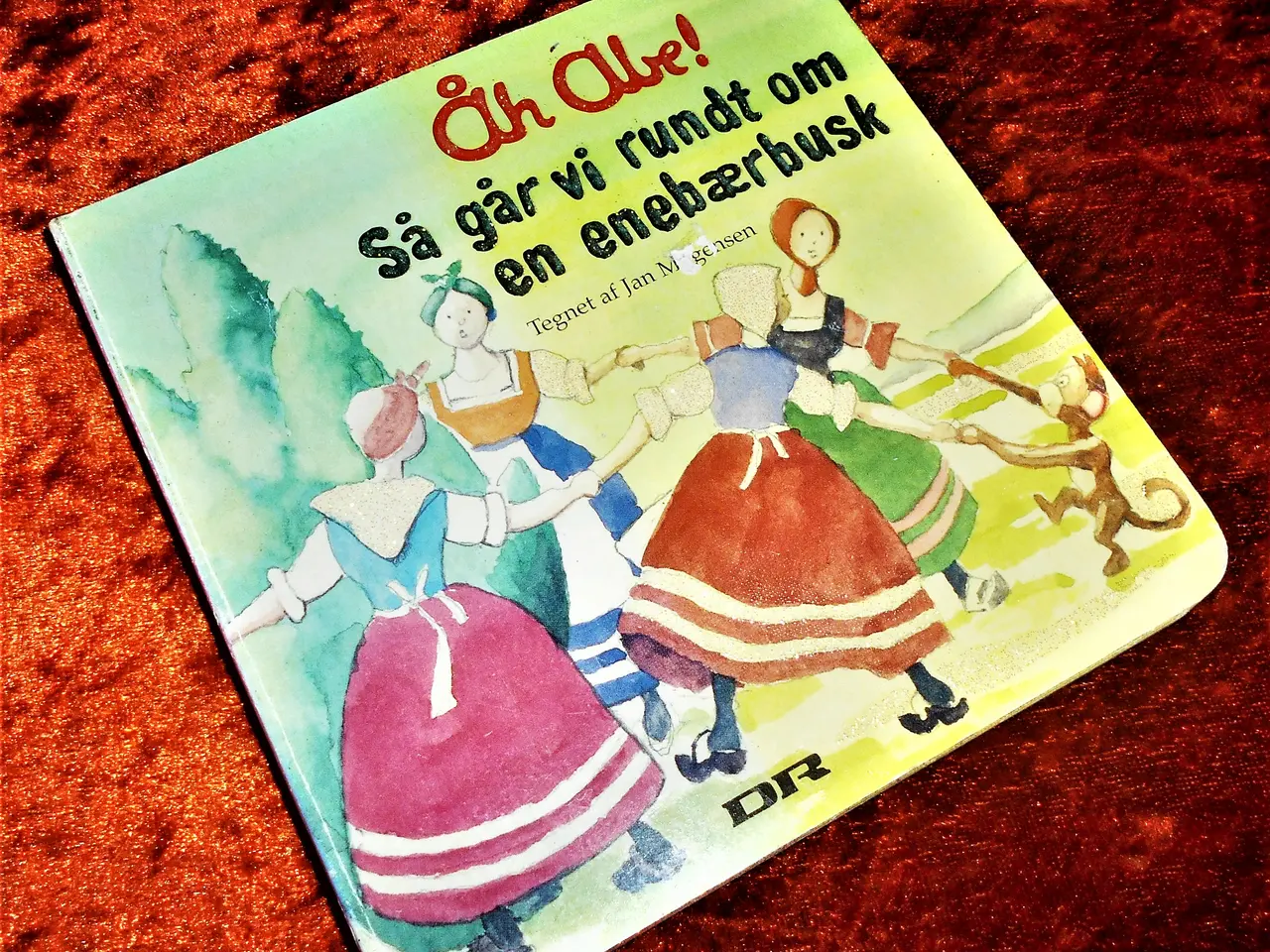 Billede 1 - Åh abe - så går vi rundt om en enebærbusk, Jan Mog