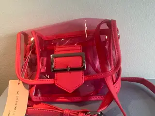 Smuk og iøjnefaldende gennemsigtig crossbody-taske