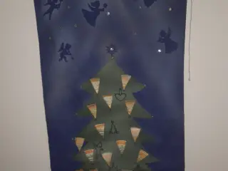 Julekalender i stof, Juletræ med kræmmerhus