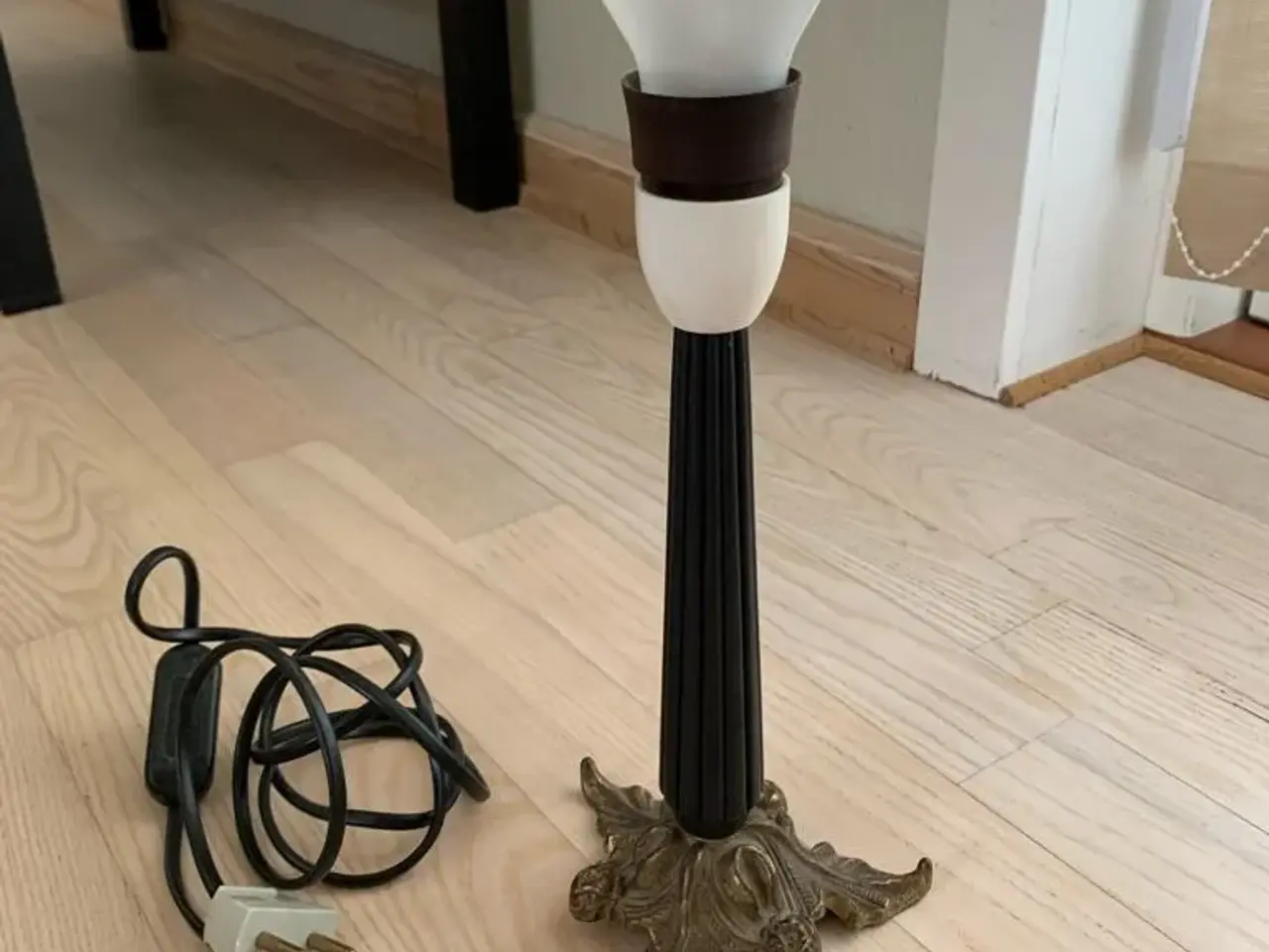 Billede 1 - Bordlampe. Messing/metal og sort