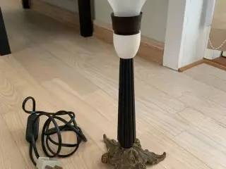 Bordlampe. Messing/metal og sort