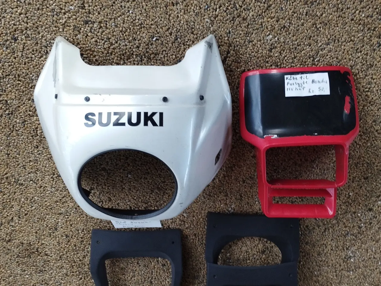 Billede 2 - Hvid skjold til Suzuki , rød Honda. (%)
