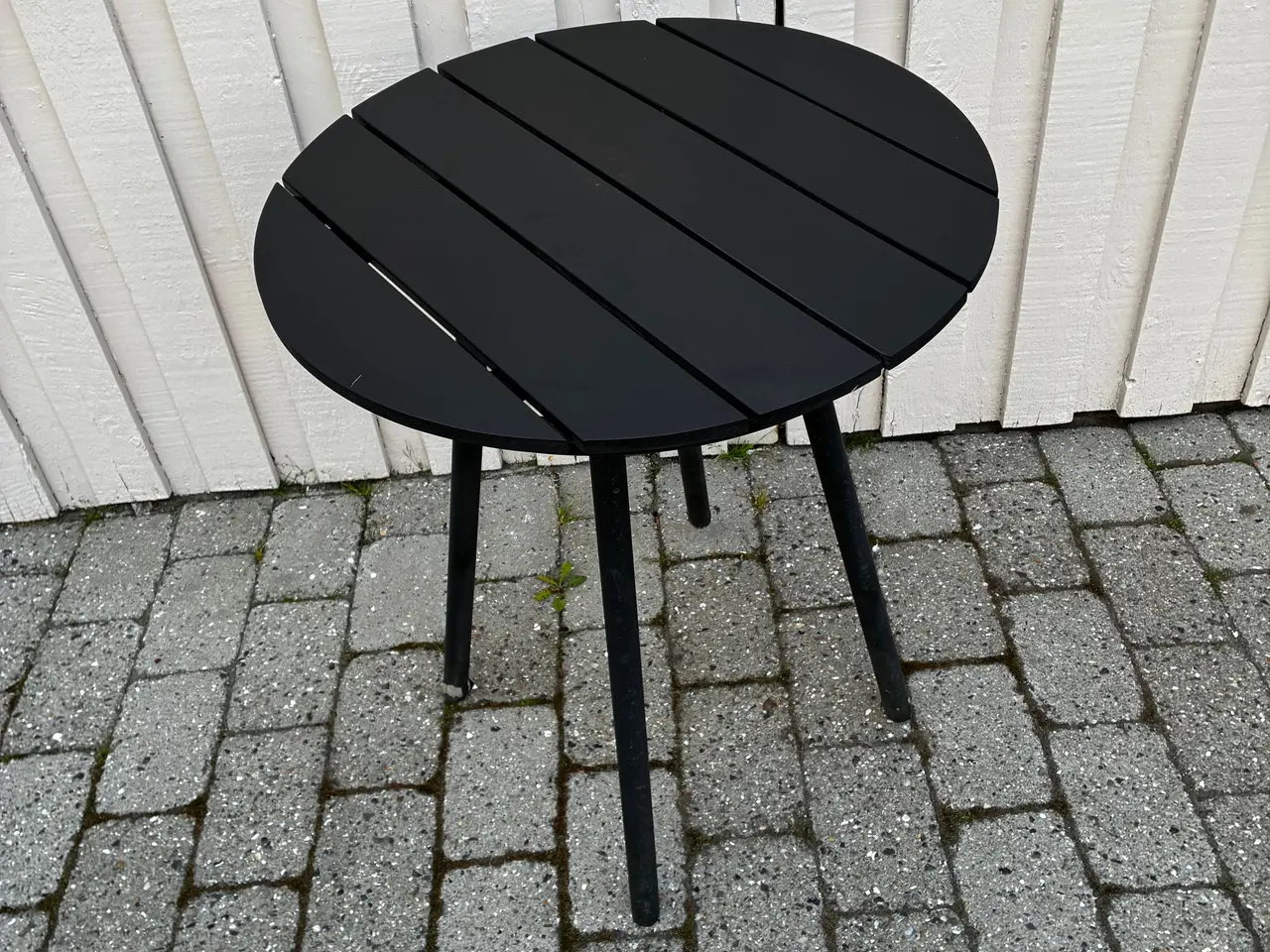 Billede 1 - Rundt sort havebord / sidebord i nonwood
