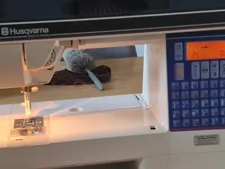 Sy og brodermaskine
