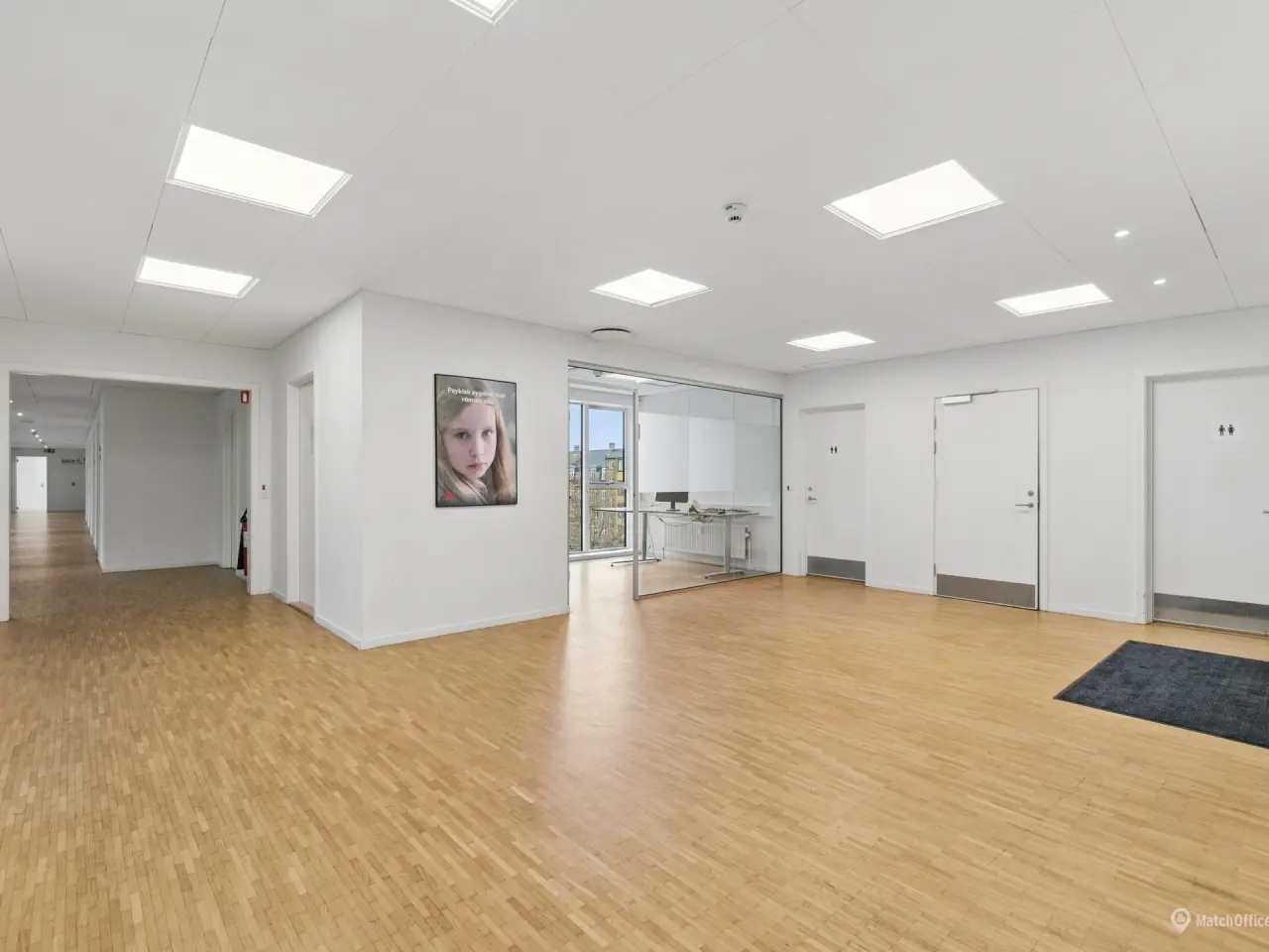 Billede 24 - Indbydende kontormiljø med mange mindre kontorer. samt eget konferencerum i København NV