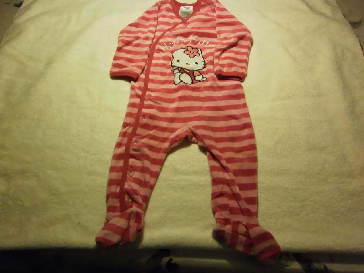 Billede 1 - Sparkedragt, str. 74, mrk. Hello Kitty