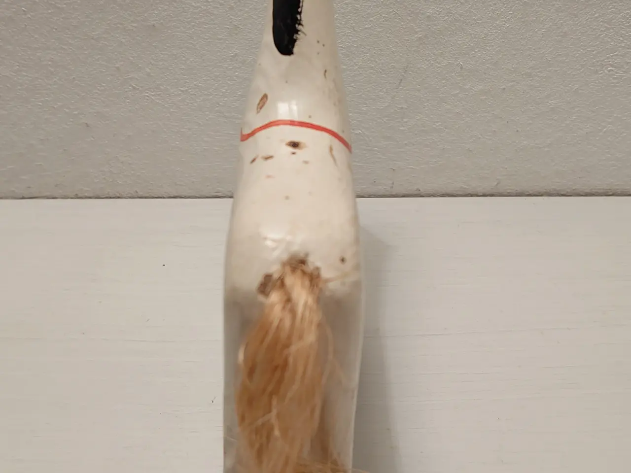 Billede 4 - Fængselslegetøj: Hvid hest, L 12,5 og H 14cm.
