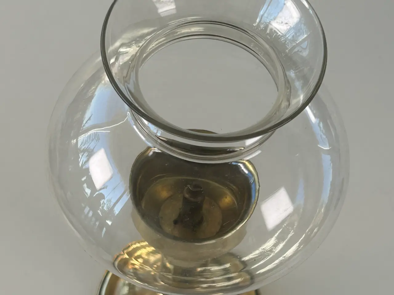 Billede 7 - Vintage messing olielampe med klar glaskuppel – el