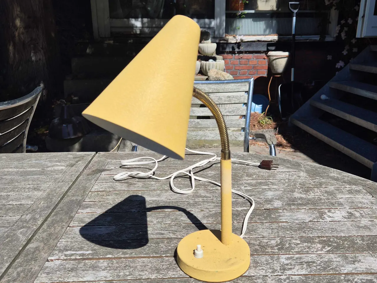 Billede 1 - Gul bordlampe i krympelak 