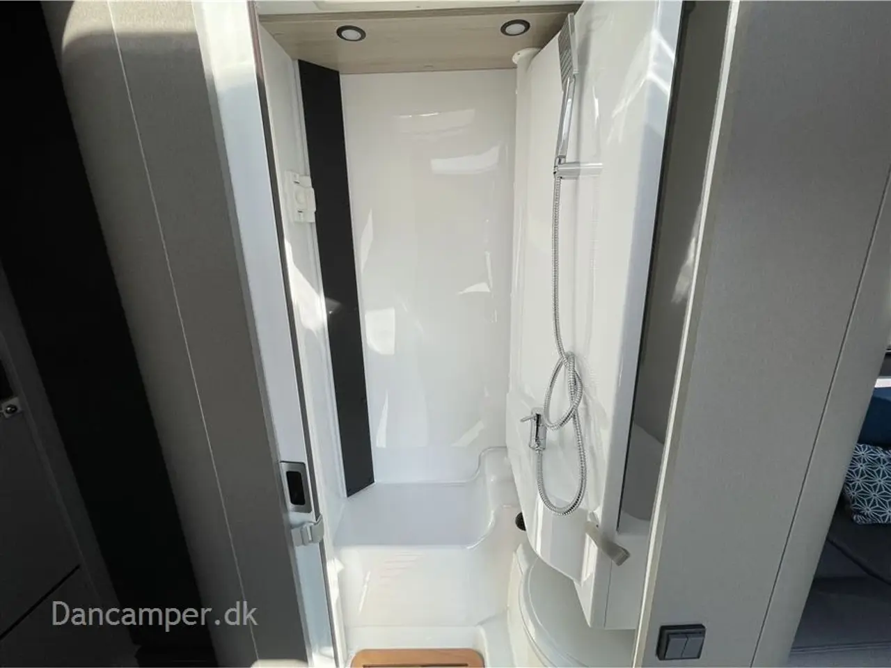 Billede 21 - 2024 - Chausson X650 Exclusive line   TILBUDSPRIS kr. 999.900,- SPAR kr. 50.000,- Camper med stor Lounge og siddegruppe, 9-trins automatgear, sænkeseng, stor garage, specialfælge, Connect- og X-tilbehørspakke ,