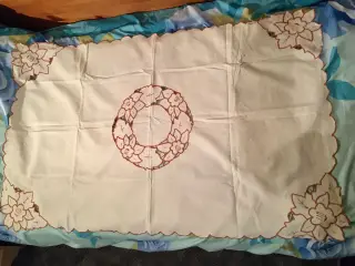 Cutwork dug til salg
