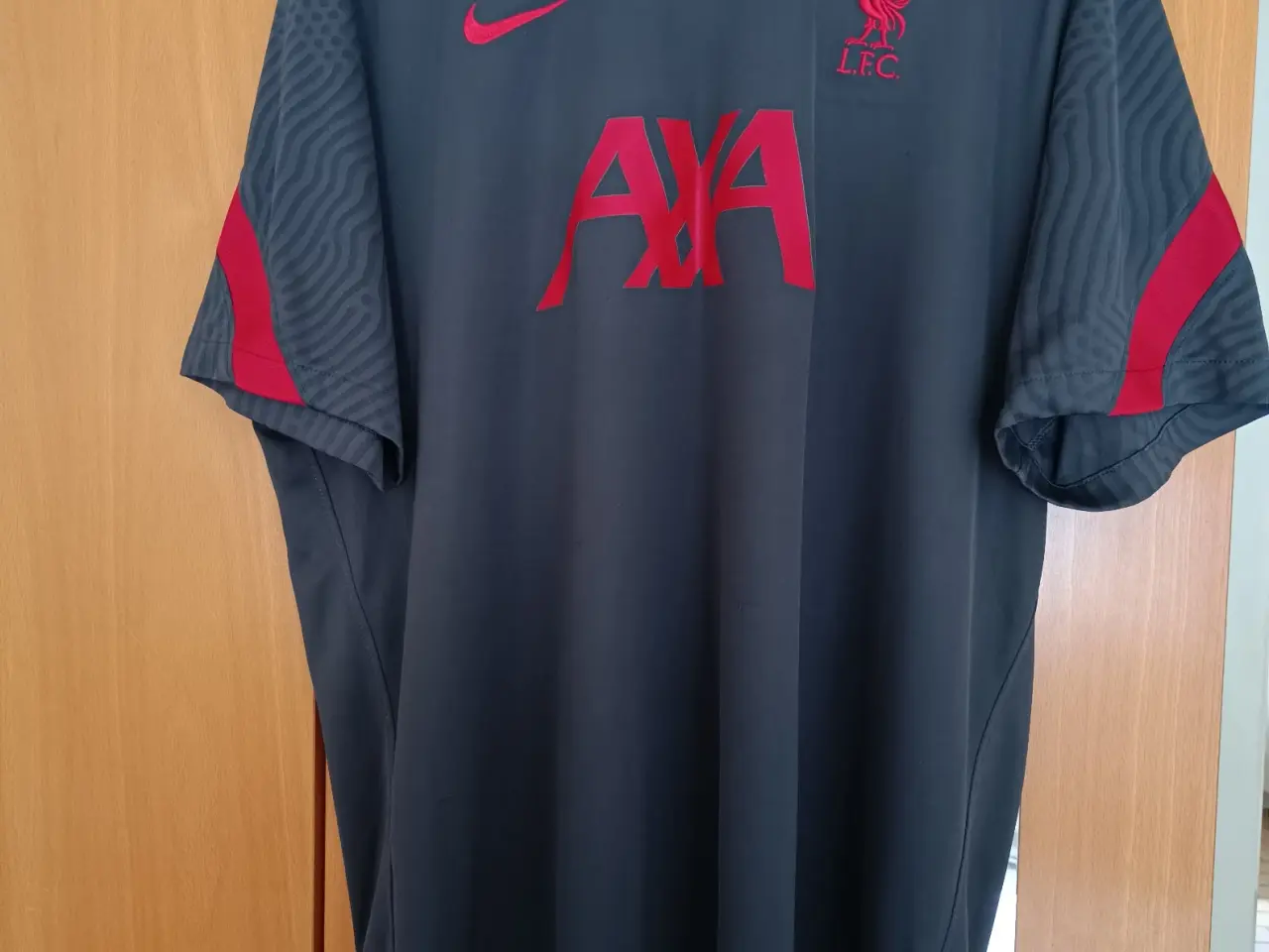 Billede 2 - Liverpool fodboldsæt t-shirt + shorts