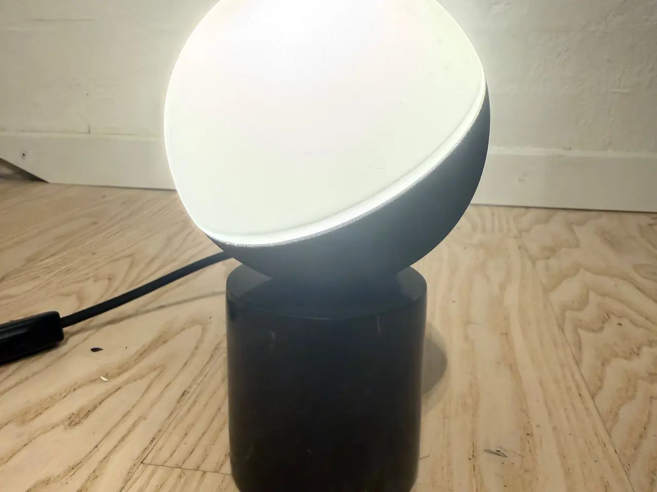 Billede 2 - Lille bordlampe med sort marmorfod