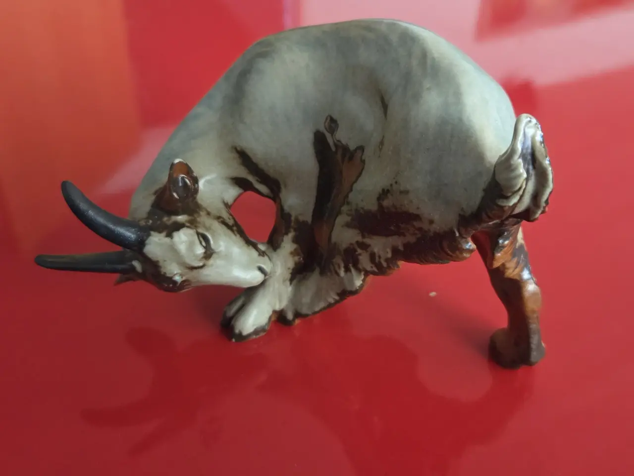 Billede 1 - Bing og Grøndahl figur (1700) med Slikkende Ged