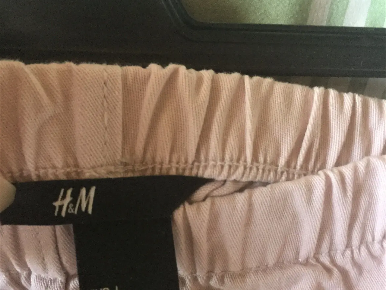 Billede 2 - Rosa bukser, mrk. H & M, str. L