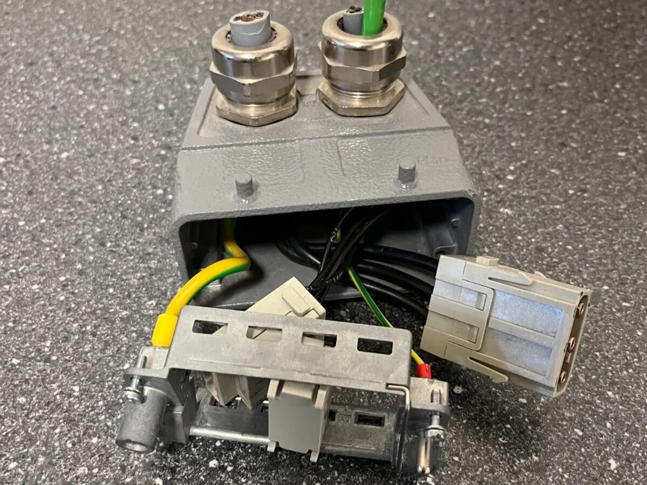 Billede 1 - Harting Han stik med blandet Power & Data Modules