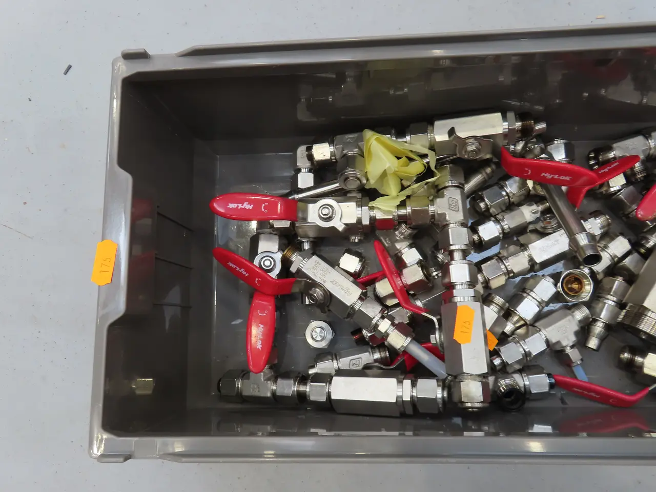 Billede 2 - Kasse med div. fittings m.m.