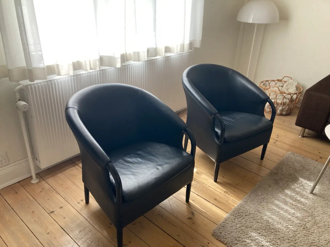 Billede 1 - 2 stk Opus læderstole sælges samlet , giv et bud.