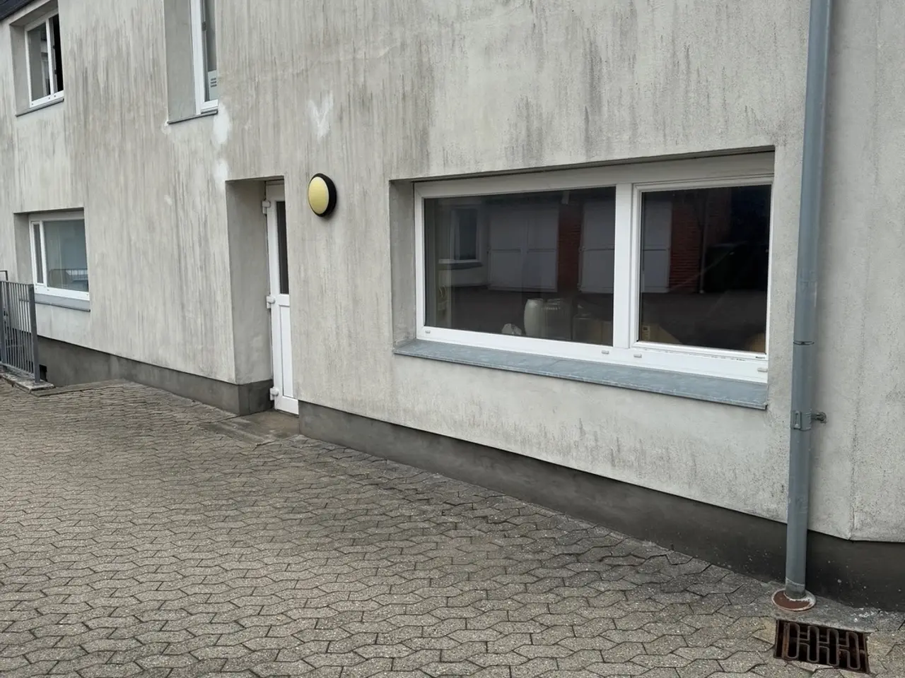 Billede 1 - Stort lokale med eget toilet. og køkken - nem adgang