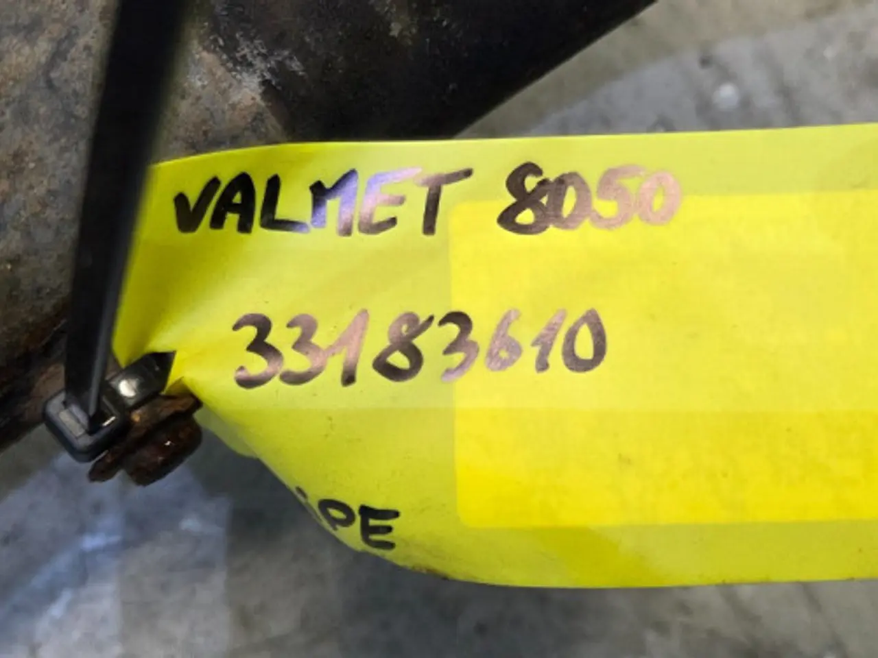 Billede 15 - Valmet 8350 Udstødningsrør 33184100