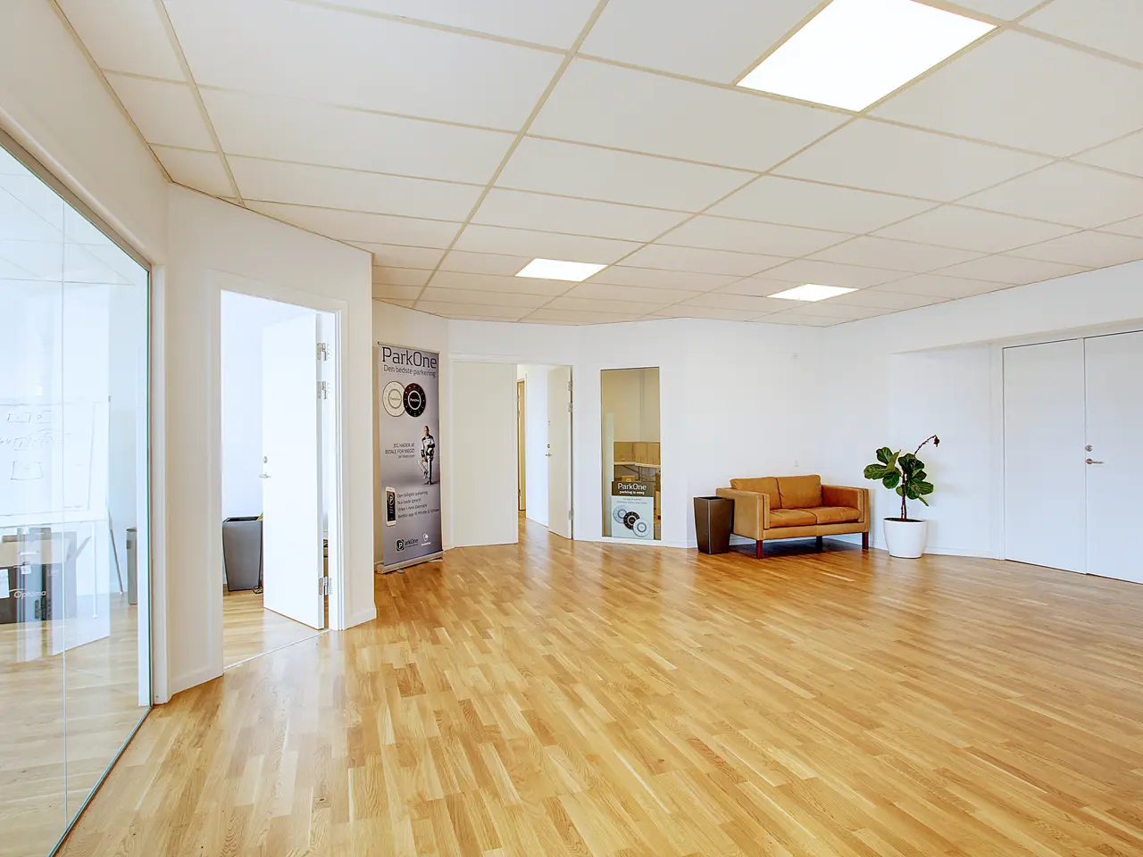 Billede 4 - Kontor. administration. showroom. callcenter. webshop. let montage mm.