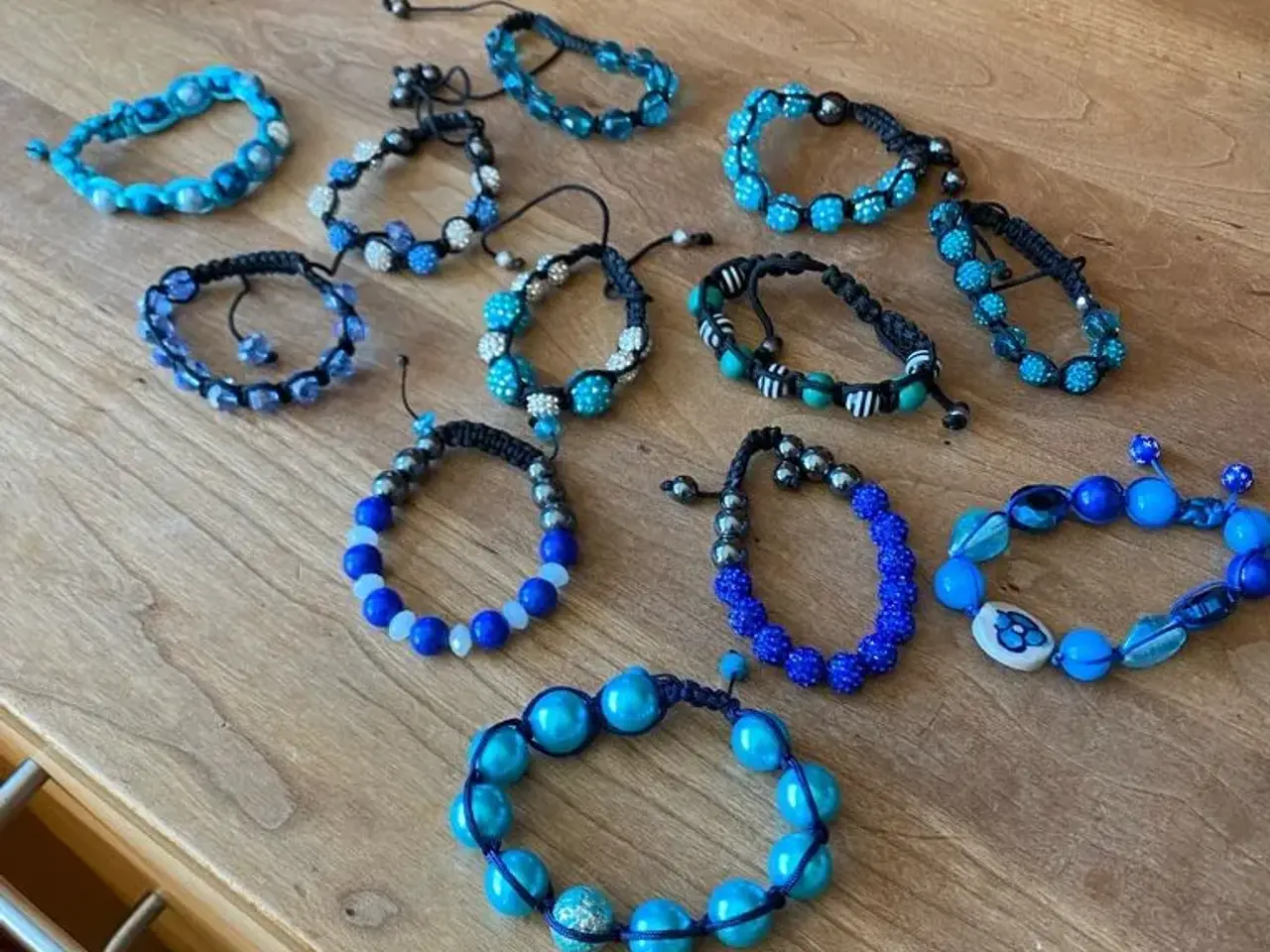 Billede 1 - Nye knyttede armbånd