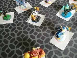16 skyllanders figurer30-50kr pr stk.