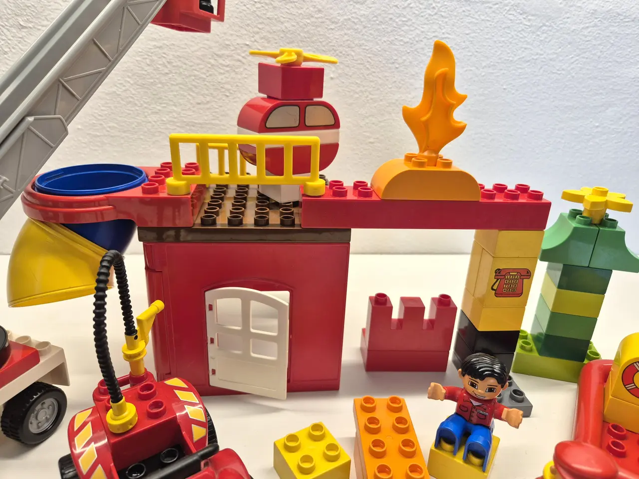 Billede 3 - Duplo Brandstation, Stigevogn med blink og lyd,