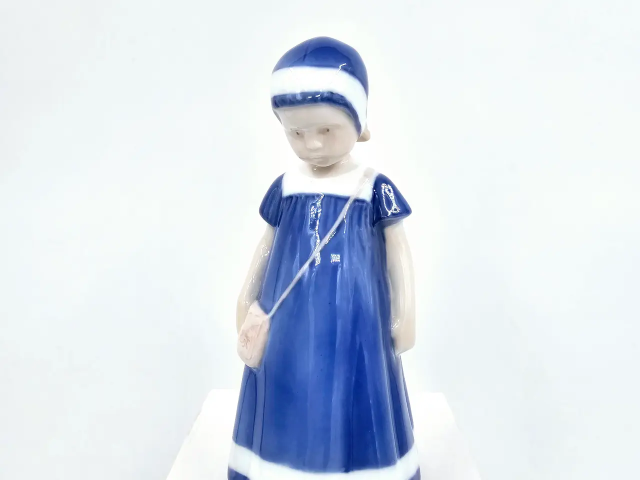 Billede 1 - B & G Figur Else med taske nr. 1574. Sortering 1