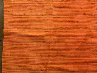 Retro orange med smalle røde striber dug