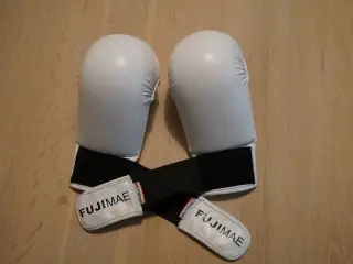 Kamphandsker Advantage fra FUJIMAE til karate M