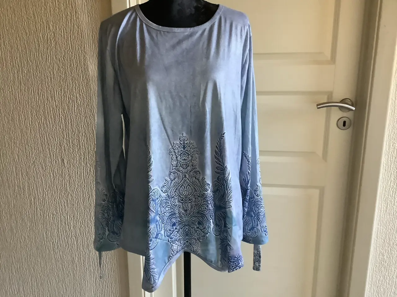 Billede 2 - Helt ny Smuk bluse str. 40
