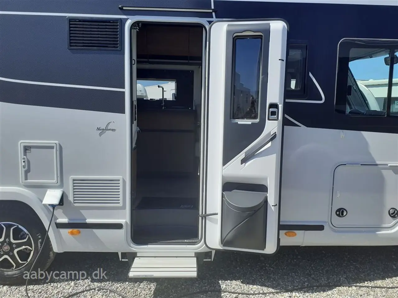 Billede 6 - 2024 - Benimar Amphitryon 967   Top model Fra Benimar med Alde Centralvarme