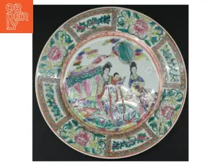 Kinesisk porcelænstallerken med dekorativt mønster (str. 26 cm)