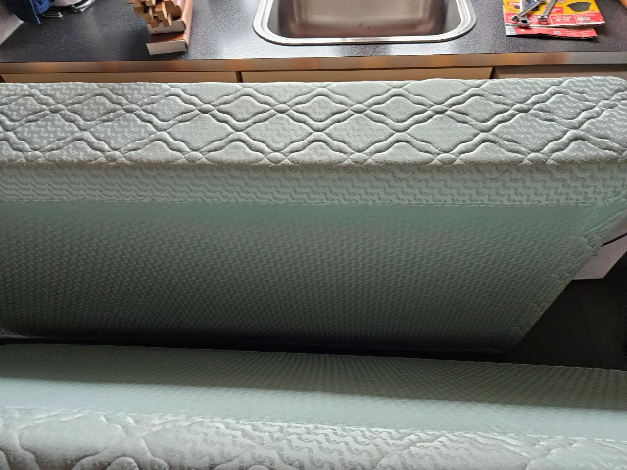 Billede 1 - Box madras 2 stk med ben og topmadrasser