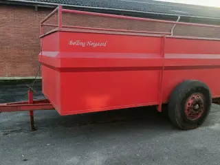 - - - Kreaturvogn Kassemål 4 x 2 m.