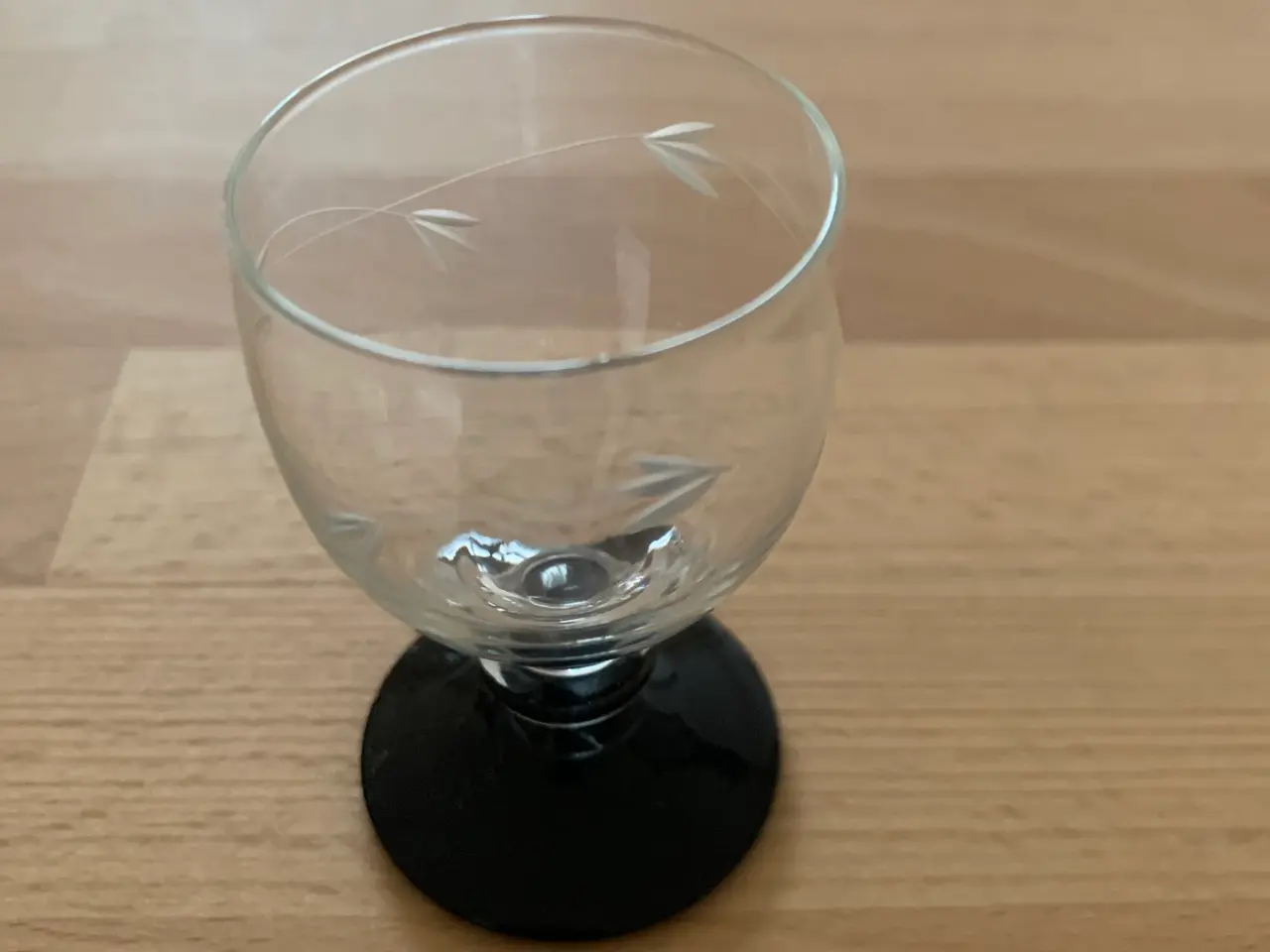 Billede 5 - 9 stk. glas, Ranke med sort fod, Holmegaard