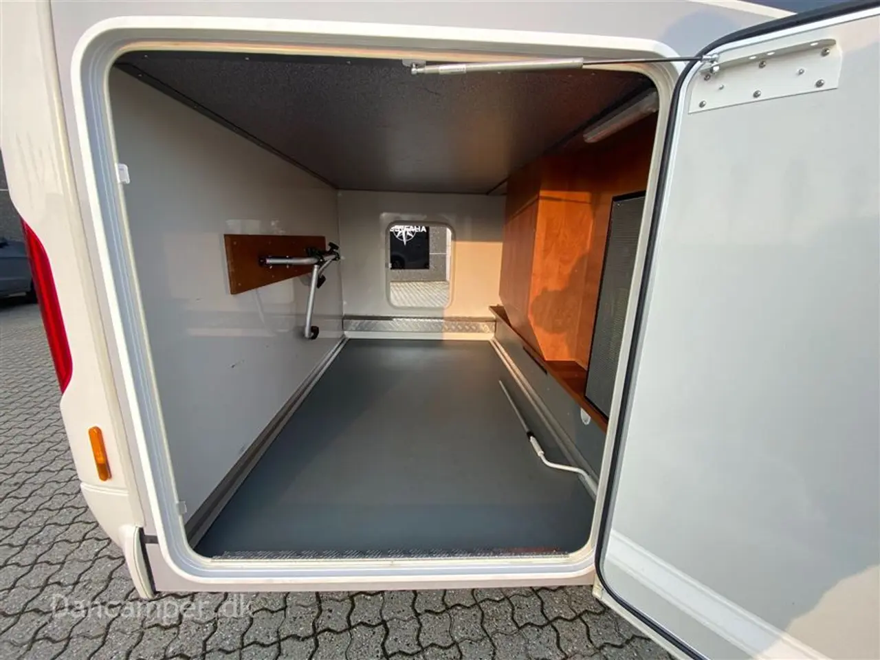 Billede 23 - 2016 - Carthago c-tourer T143 LE Luksus camper - med enkeltsenge og automatgear.