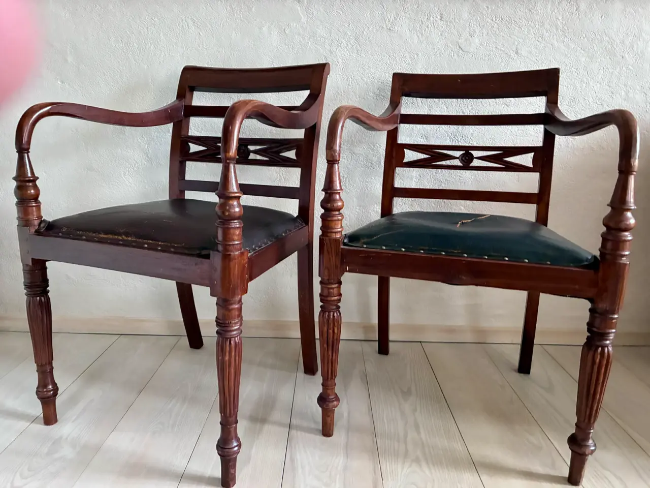 Billede 2 - 2 vintage teak / mahogni armstole m/ lædersæde