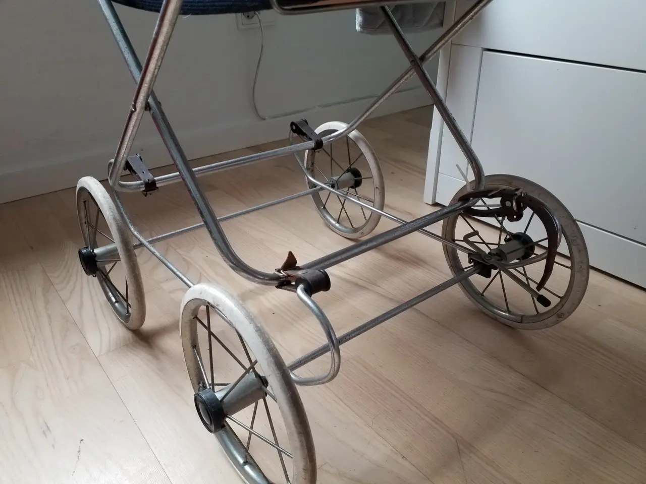Billede 4 - Fin Retro dukkevogn