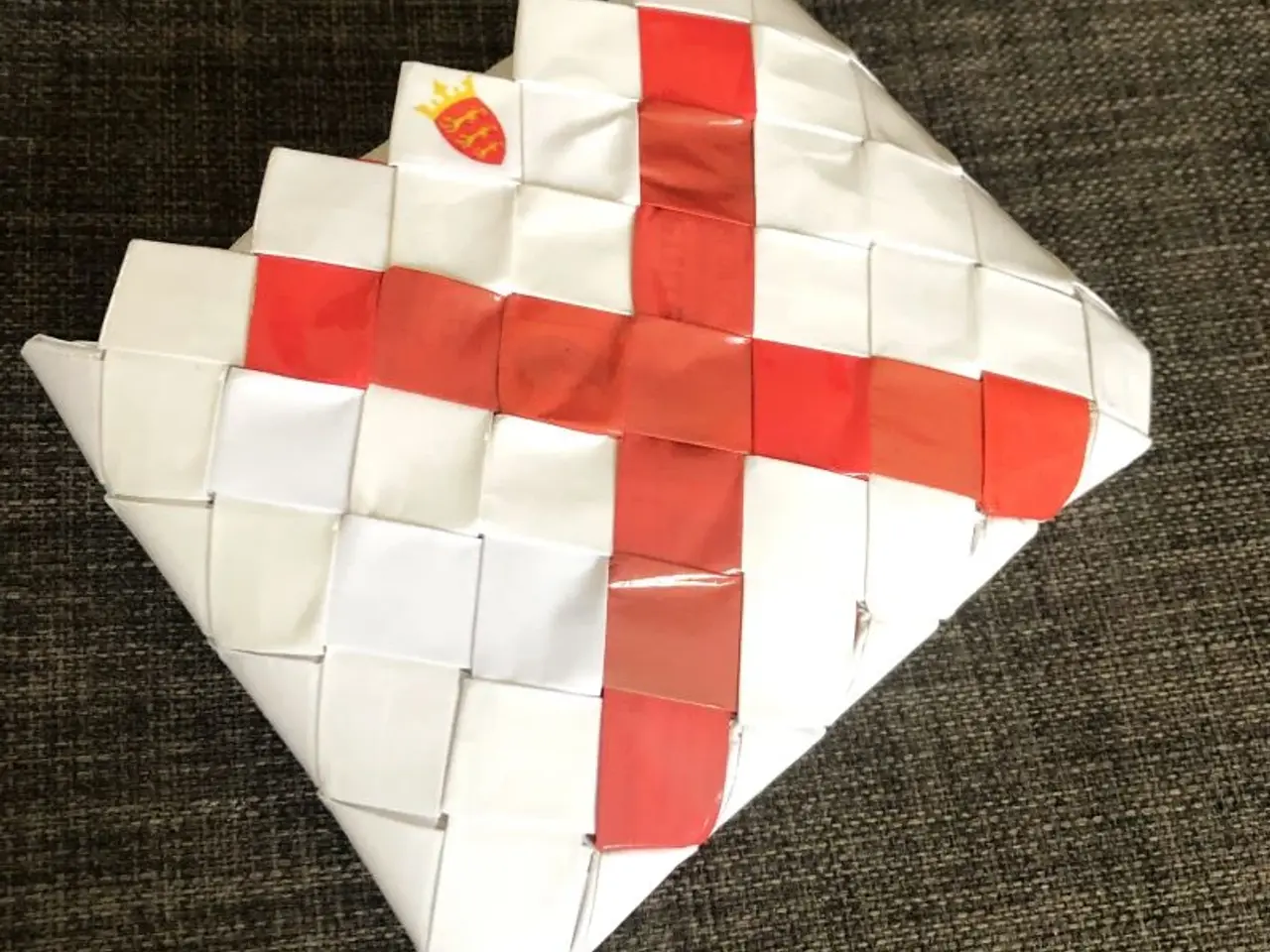 Billede 5 - HVID PUNG med RØDT KRYDS - Jersey