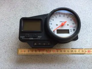 Yamaha R6 omdrejningstæller