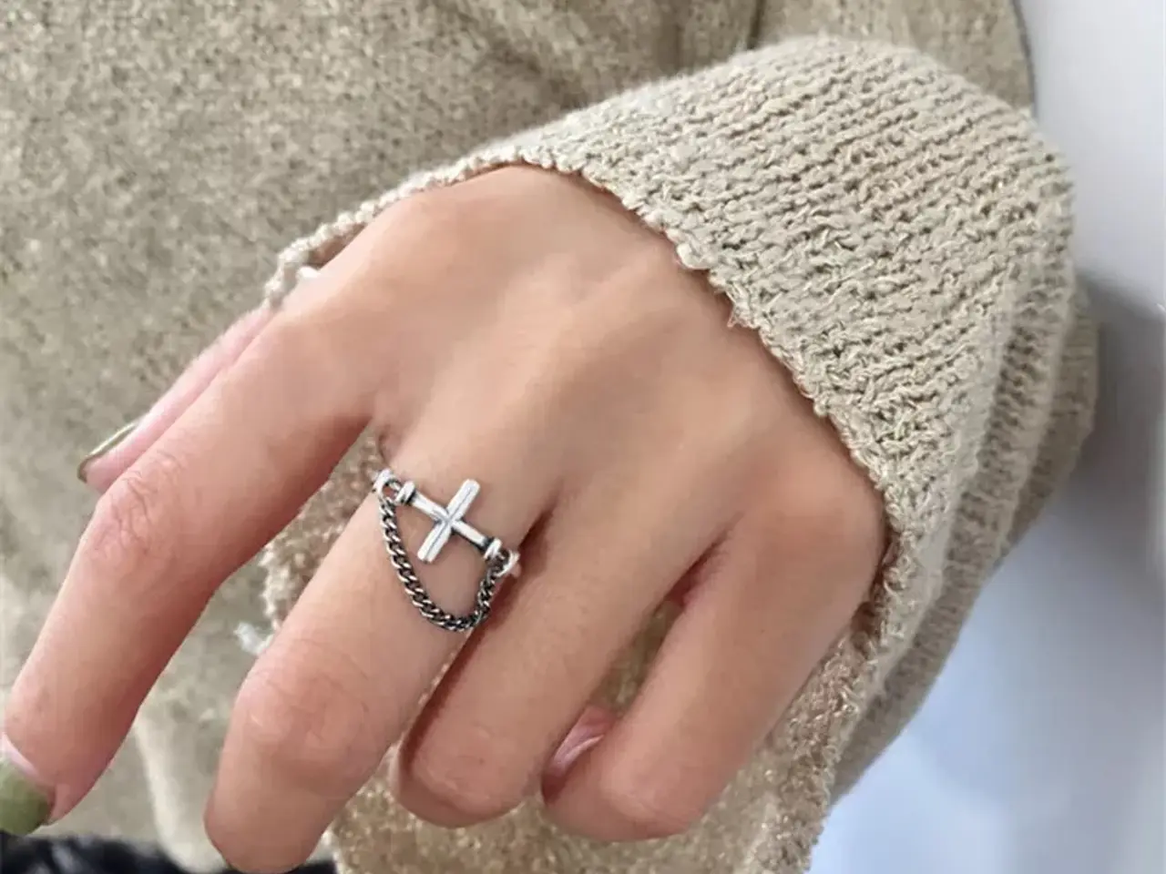 Billede 1 - * Sej fingerring med kors og lille kæde - Tibetans