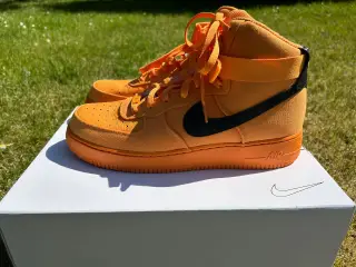 Nike Air Force 1 til salg – i super stand. 