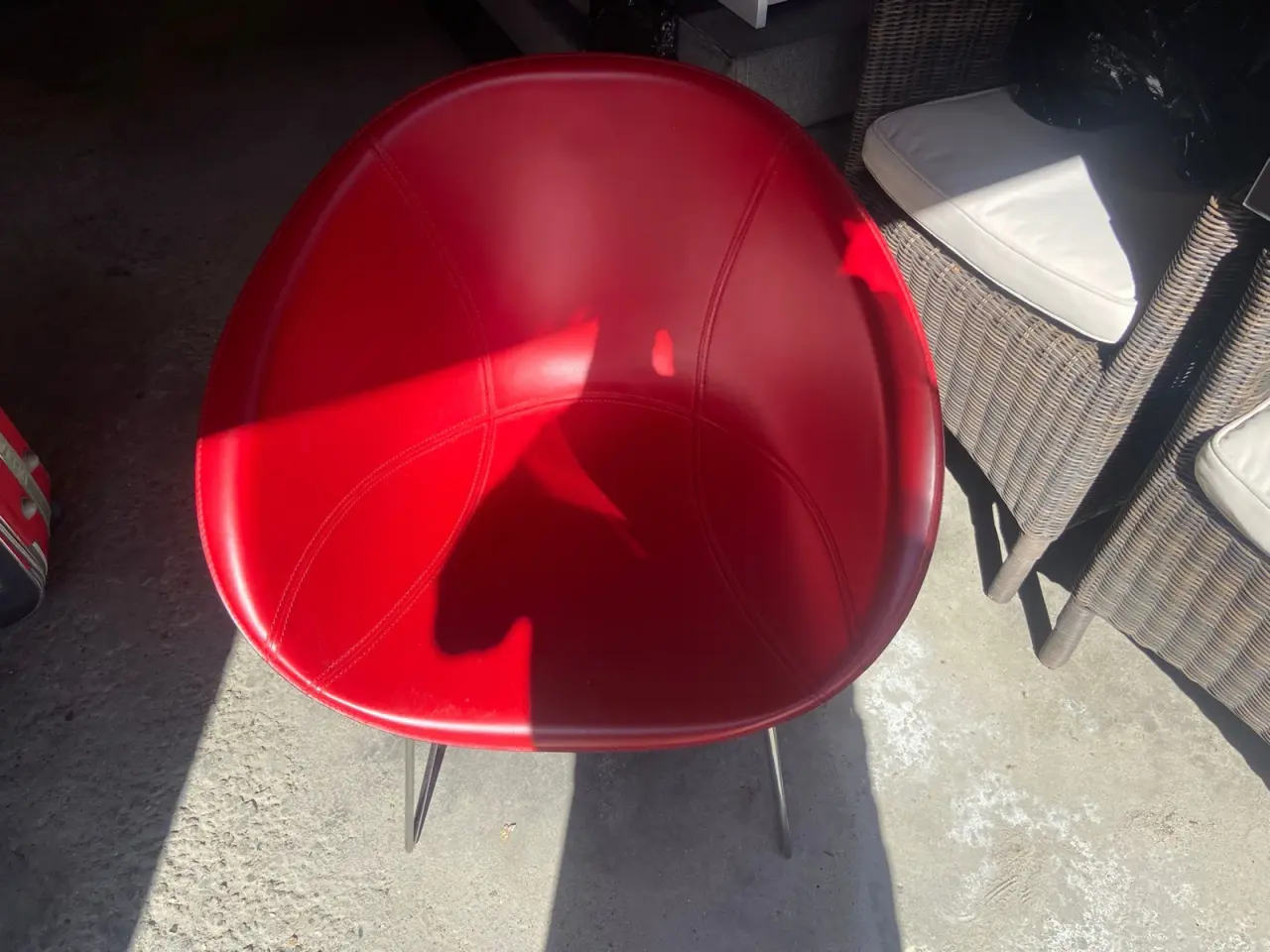 Billede 2 - Ogi Lounge Chair af Anders Nørgaard – rød læder
